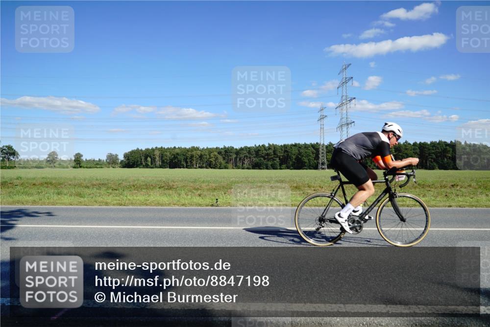 07.09.2025 - 19. Norderstedt Triathlon Michael Burmester http://msf.ph/oto/8847198 07.09.2025 15:22:05 Radfahren 873, 883, 946, 949, 1404, 1439 meine-sportfotos.de