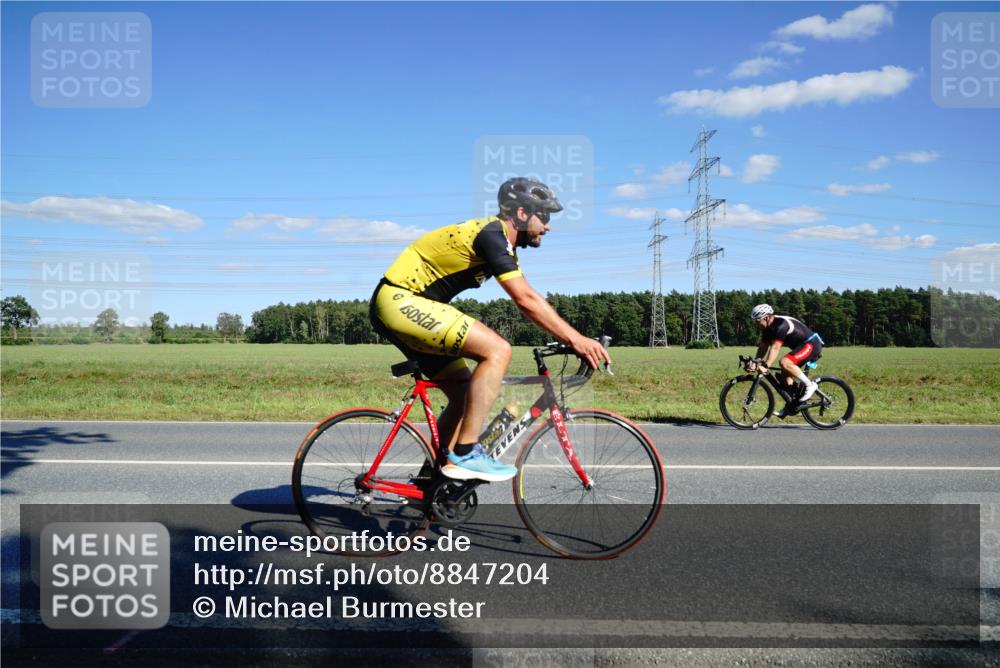 07.09.2025 - 19. Norderstedt Triathlon Michael Burmester http://msf.ph/oto/8847204 07.09.2025 15:22:09 Radfahren 935, 1404, 1439 meine-sportfotos.de