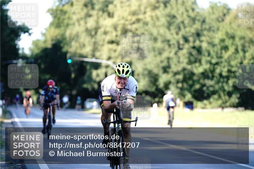 07.09.2025 - 19. Norderstedt Triathlon Michael Burmester http://msf.ph/oto/8847207 07.09.2025 16:14:33 Radfahren 380, 409, 1586 meine-sportfotos.de