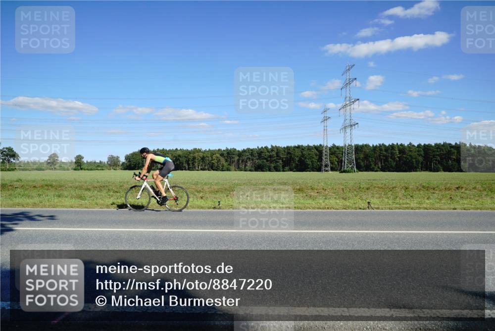 07.09.2025 - 19. Norderstedt Triathlon Michael Burmester http://msf.ph/oto/8847220 07.09.2025 15:22:23 Radfahren  meine-sportfotos.de