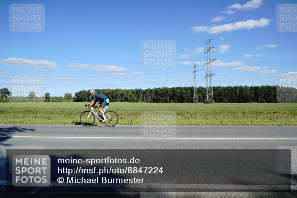 07.09.2025 - 19. Norderstedt Triathlon Michael Burmester http://msf.ph/oto/8847224 07.09.2025 15:22:30 Radfahren 1500, 1512 meine-sportfotos.de