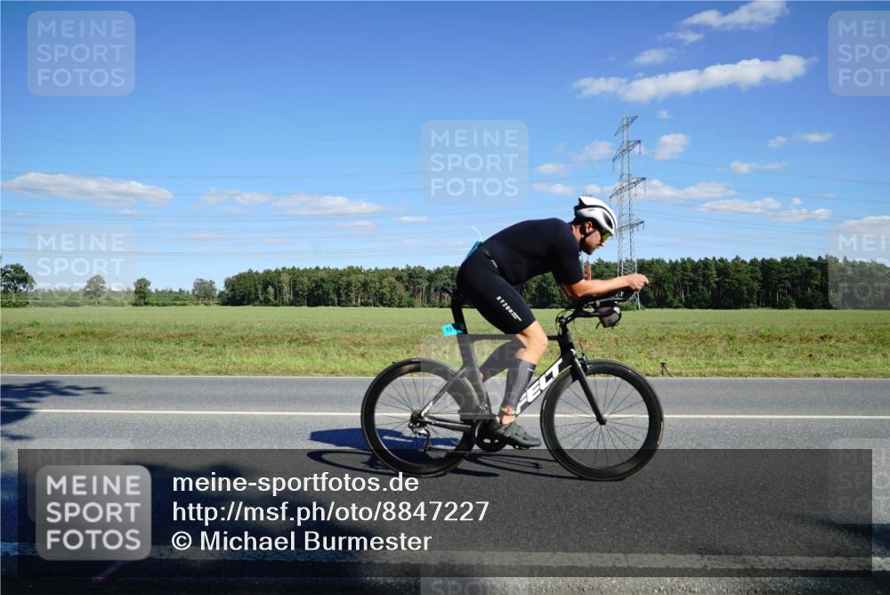 07.09.2025 - 19. Norderstedt Triathlon Michael Burmester http://msf.ph/oto/8847227 07.09.2025 15:22:31 Radfahren 1500, 1512 meine-sportfotos.de