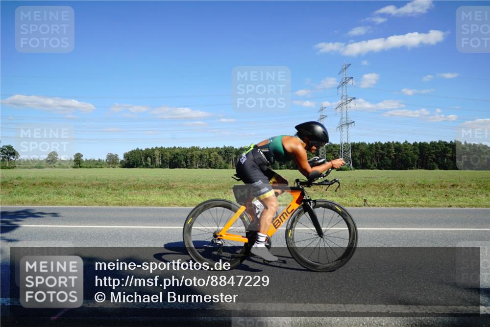 07.09.2025 - 19. Norderstedt Triathlon Michael Burmester http://msf.ph/oto/8847229 07.09.2025 15:22:33 Radfahren 1500, 1507, 1512 meine-sportfotos.de