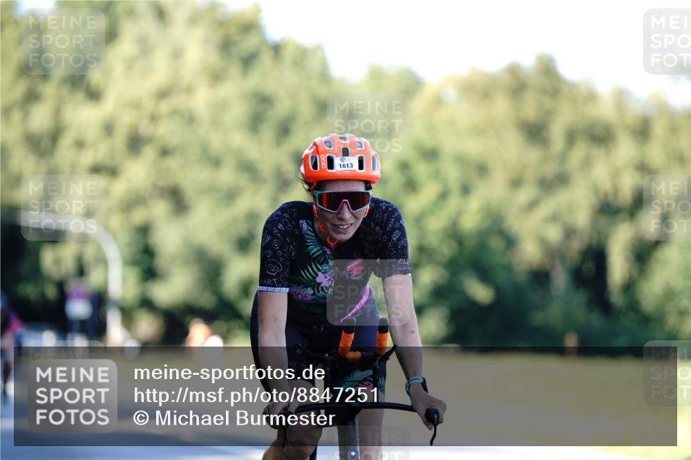 07.09.2025 - 19. Norderstedt Triathlon Michael Burmester http://msf.ph/oto/8847251 07.09.2025 16:14:42 Radfahren 1049, 1052, 1613 meine-sportfotos.de