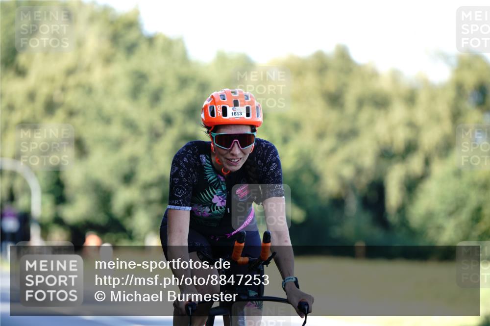 07.09.2025 - 19. Norderstedt Triathlon Michael Burmester http://msf.ph/oto/8847253 07.09.2025 16:14:43 Radfahren 1049, 1052, 1613 meine-sportfotos.de