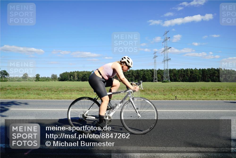 07.09.2025 - 19. Norderstedt Triathlon Michael Burmester http://msf.ph/oto/8847262 07.09.2025 15:22:50 Radfahren 1424 meine-sportfotos.de