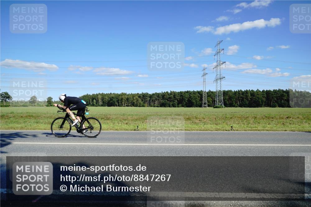 07.09.2025 - 19. Norderstedt Triathlon Michael Burmester http://msf.ph/oto/8847267 07.09.2025 15:22:50 Radfahren 1424 meine-sportfotos.de