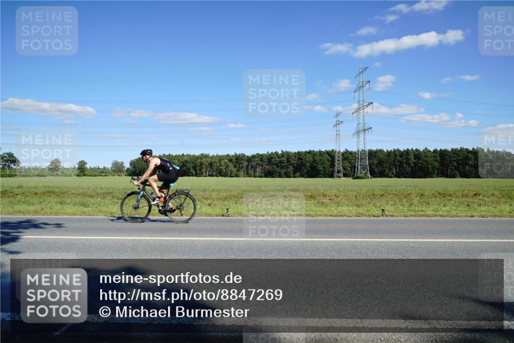 07.09.2025 - 19. Norderstedt Triathlon Michael Burmester http://msf.ph/oto/8847269 07.09.2025 15:22:51 Radfahren 1424 meine-sportfotos.de