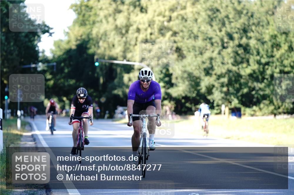 07.09.2025 - 19. Norderstedt Triathlon Michael Burmester http://msf.ph/oto/8847277 07.09.2025 16:14:48 Radfahren 1052, 1097, 1545 meine-sportfotos.de