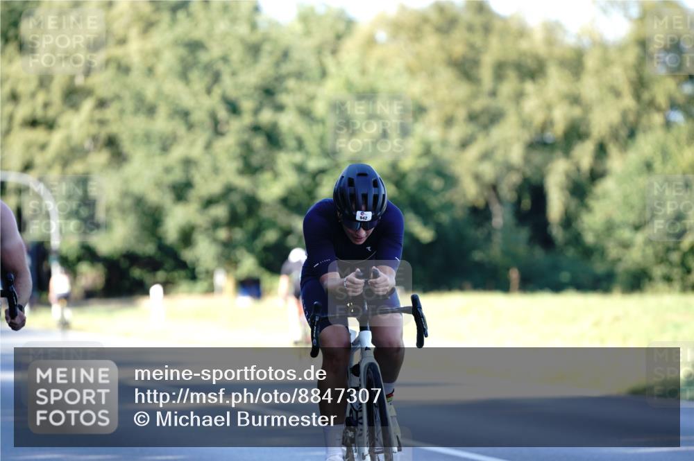 07.09.2025 - 19. Norderstedt Triathlon Michael Burmester http://msf.ph/oto/8847307 07.09.2025 16:14:55 Radfahren 893, 942 meine-sportfotos.de