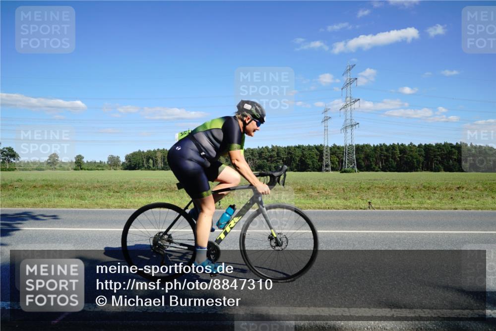 07.09.2025 - 19. Norderstedt Triathlon Michael Burmester http://msf.ph/oto/8847310 07.09.2025 15:23:24 Radfahren 454, 915, 930 meine-sportfotos.de