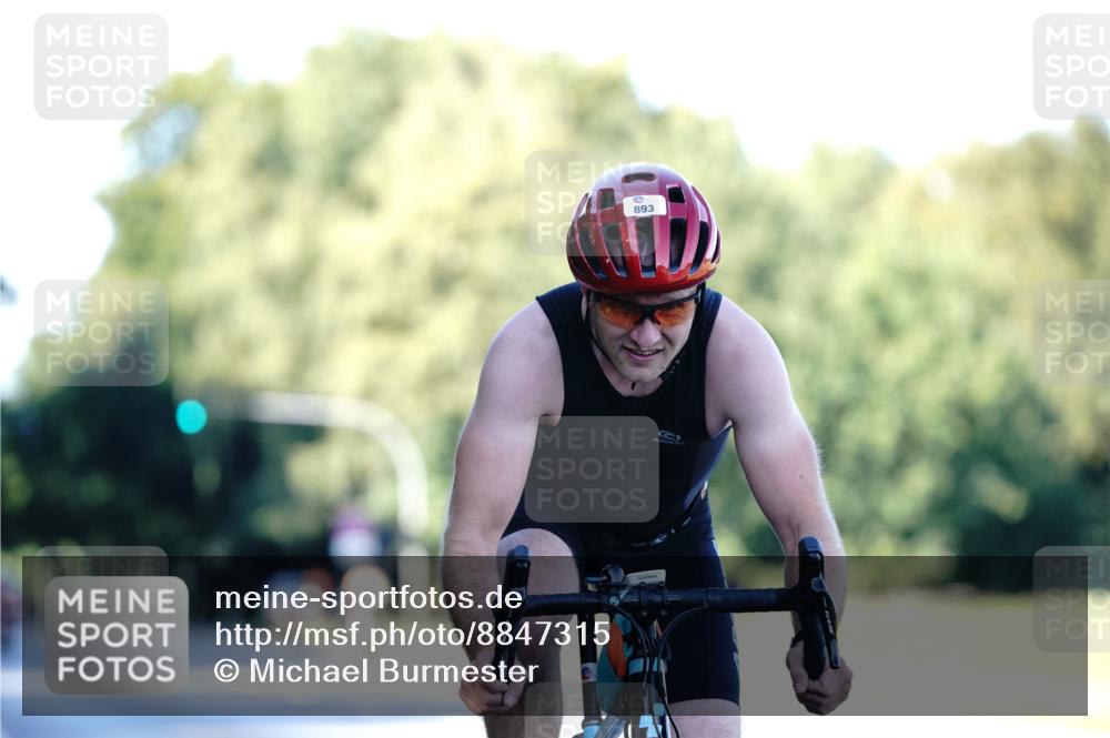 07.09.2025 - 19. Norderstedt Triathlon Michael Burmester http://msf.ph/oto/8847315 07.09.2025 16:14:56 Radfahren 893, 942 meine-sportfotos.de