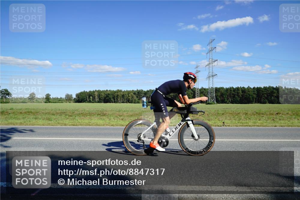 07.09.2025 - 19. Norderstedt Triathlon Michael Burmester http://msf.ph/oto/8847317 07.09.2025 15:23:25 Radfahren 454, 915, 930 meine-sportfotos.de