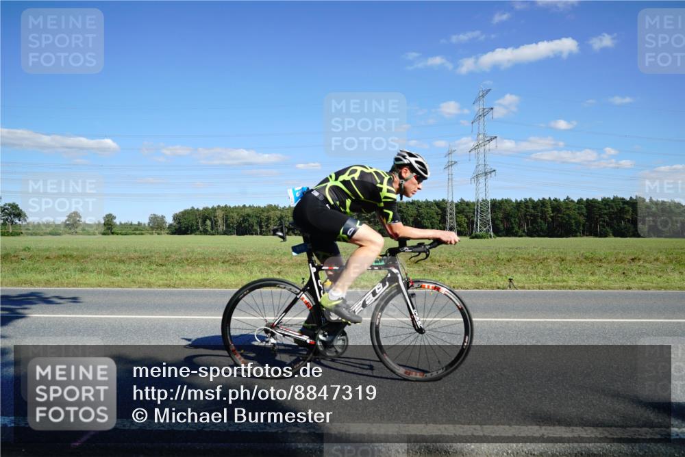 07.09.2025 - 19. Norderstedt Triathlon Michael Burmester http://msf.ph/oto/8847319 07.09.2025 15:23:26 Radfahren 454, 915, 930 meine-sportfotos.de
