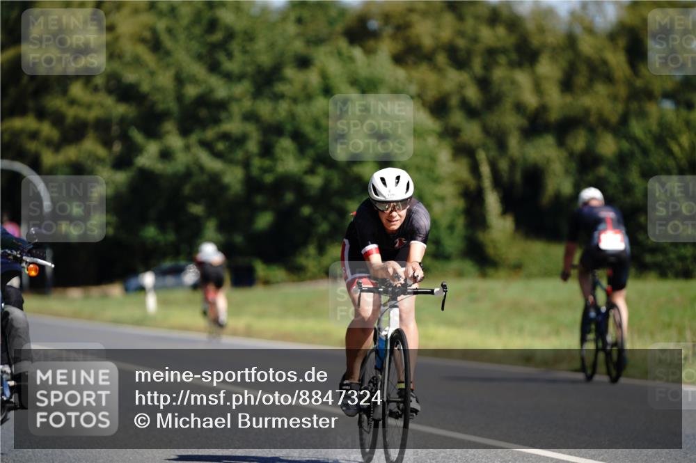 07.09.2025 - 19. Norderstedt Triathlon Michael Burmester http://msf.ph/oto/8847324 07.09.2025 11:27:09 Radfahren 229, 1160, 1171, 1390 meine-sportfotos.de