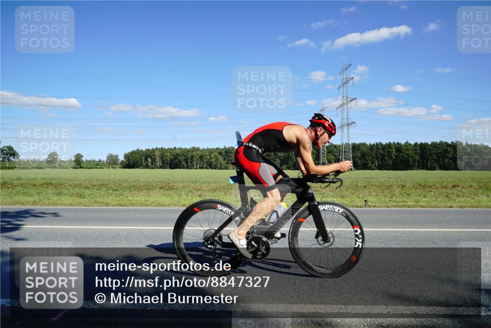07.09.2025 - 19. Norderstedt Triathlon Michael Burmester http://msf.ph/oto/8847327 07.09.2025 15:23:47 Radfahren 1429 meine-sportfotos.de
