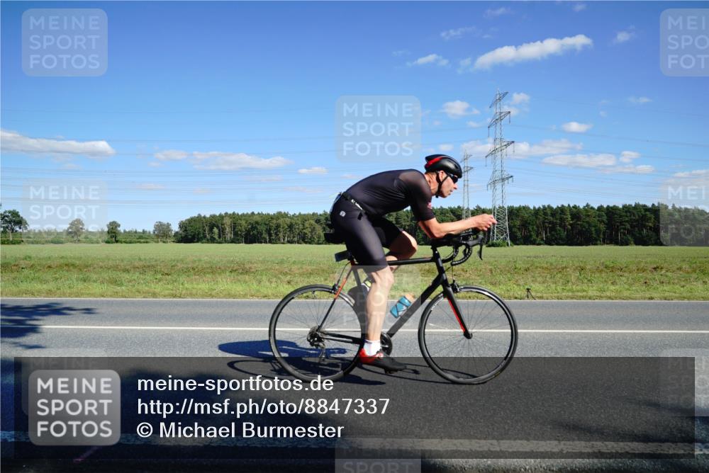 07.09.2025 - 19. Norderstedt Triathlon Michael Burmester http://msf.ph/oto/8847337 07.09.2025 15:23:57 Radfahren 950 meine-sportfotos.de