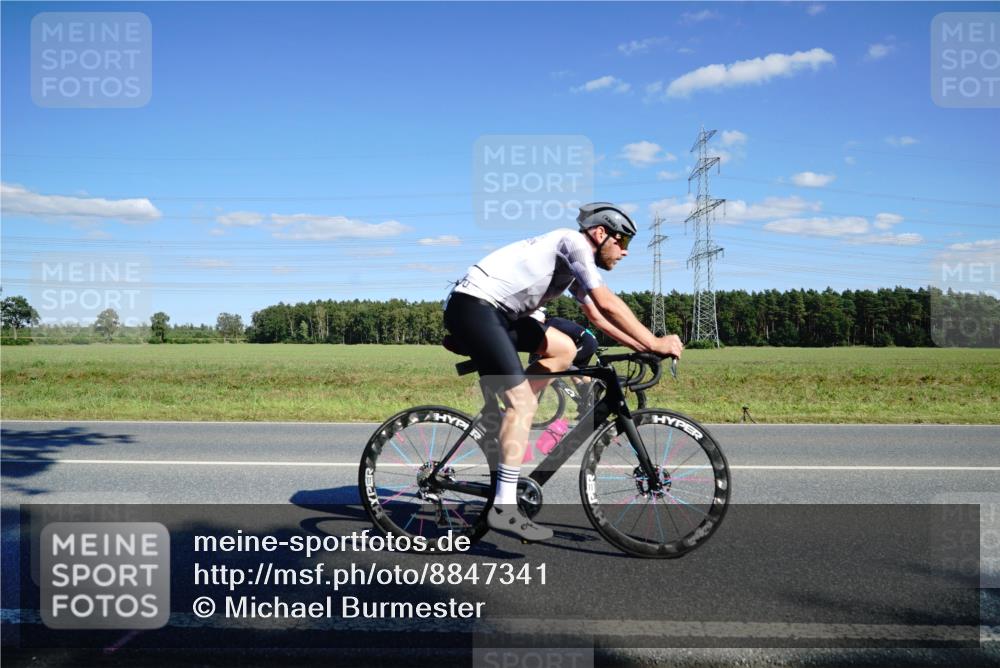 07.09.2025 - 19. Norderstedt Triathlon Michael Burmester http://msf.ph/oto/8847341 07.09.2025 15:24:00 Radfahren 421, 943, 950 meine-sportfotos.de
