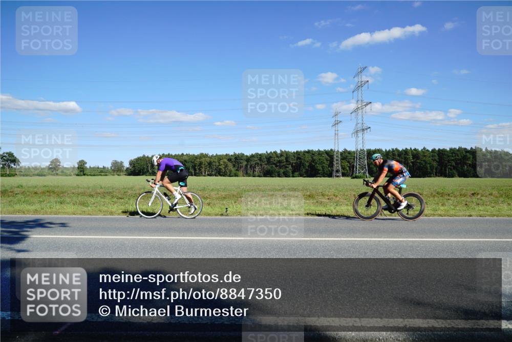 07.09.2025 - 19. Norderstedt Triathlon Michael Burmester http://msf.ph/oto/8847350 07.09.2025 15:24:03 Radfahren 421, 943 meine-sportfotos.de