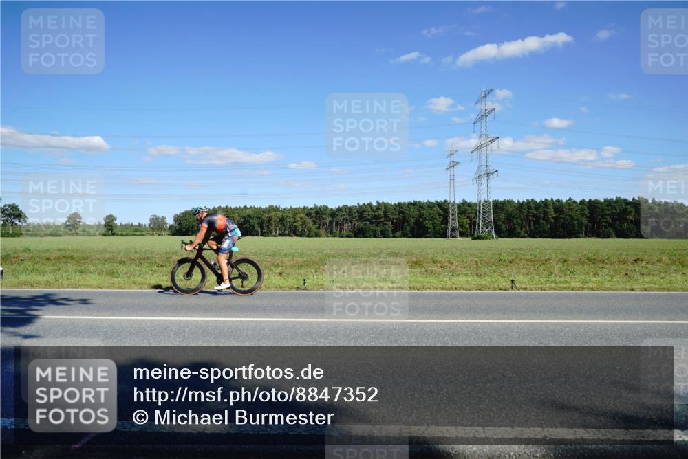 07.09.2025 - 19. Norderstedt Triathlon Michael Burmester http://msf.ph/oto/8847352 07.09.2025 15:24:04 Radfahren 421, 943 meine-sportfotos.de