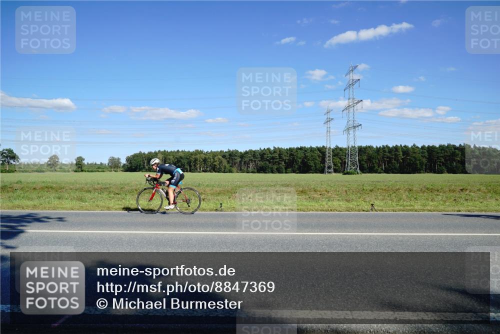 07.09.2025 - 19. Norderstedt Triathlon Michael Burmester http://msf.ph/oto/8847369 07.09.2025 15:24:20 Radfahren 458, 1473, 1484 meine-sportfotos.de