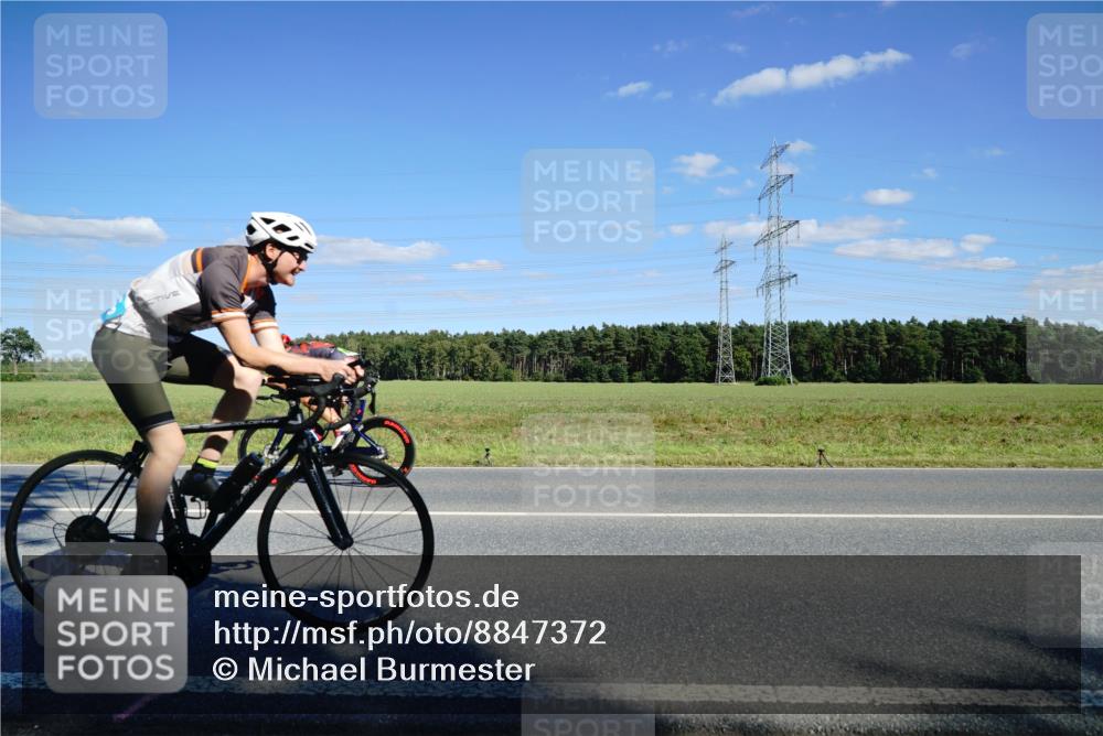 07.09.2025 - 19. Norderstedt Triathlon Michael Burmester http://msf.ph/oto/8847372 07.09.2025 15:24:21 Radfahren 390, 458, 1473, 1484 meine-sportfotos.de