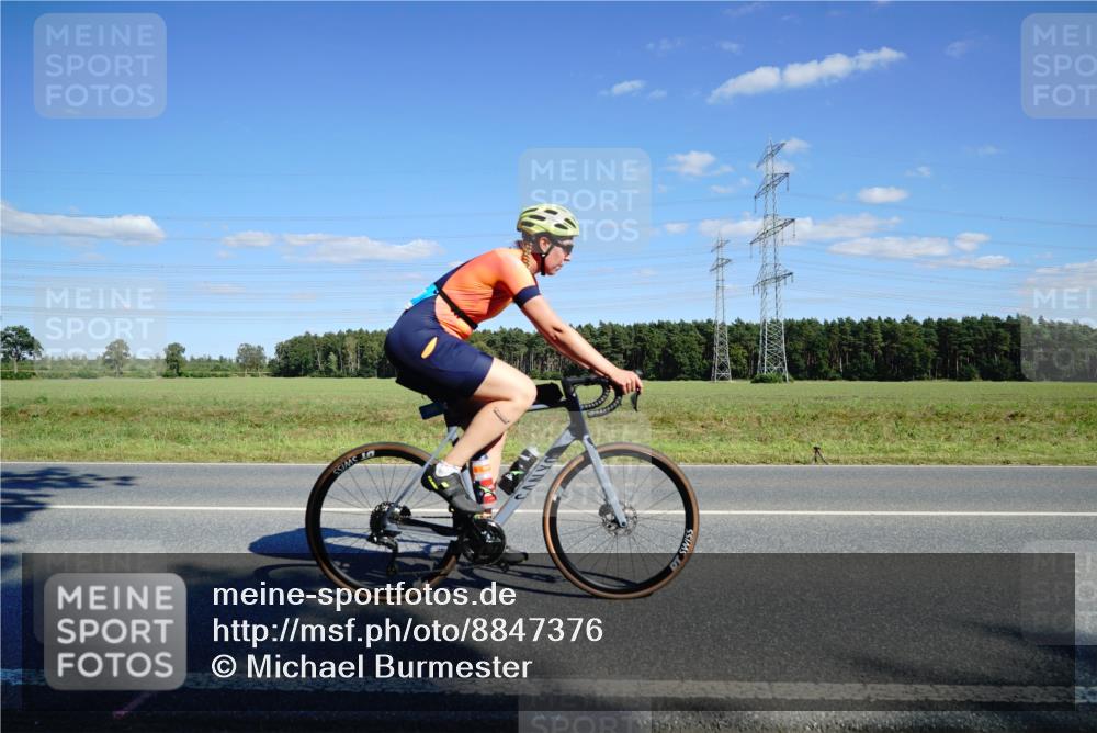 07.09.2025 - 19. Norderstedt Triathlon Michael Burmester http://msf.ph/oto/8847376 07.09.2025 15:24:23 Radfahren 390, 1473 meine-sportfotos.de