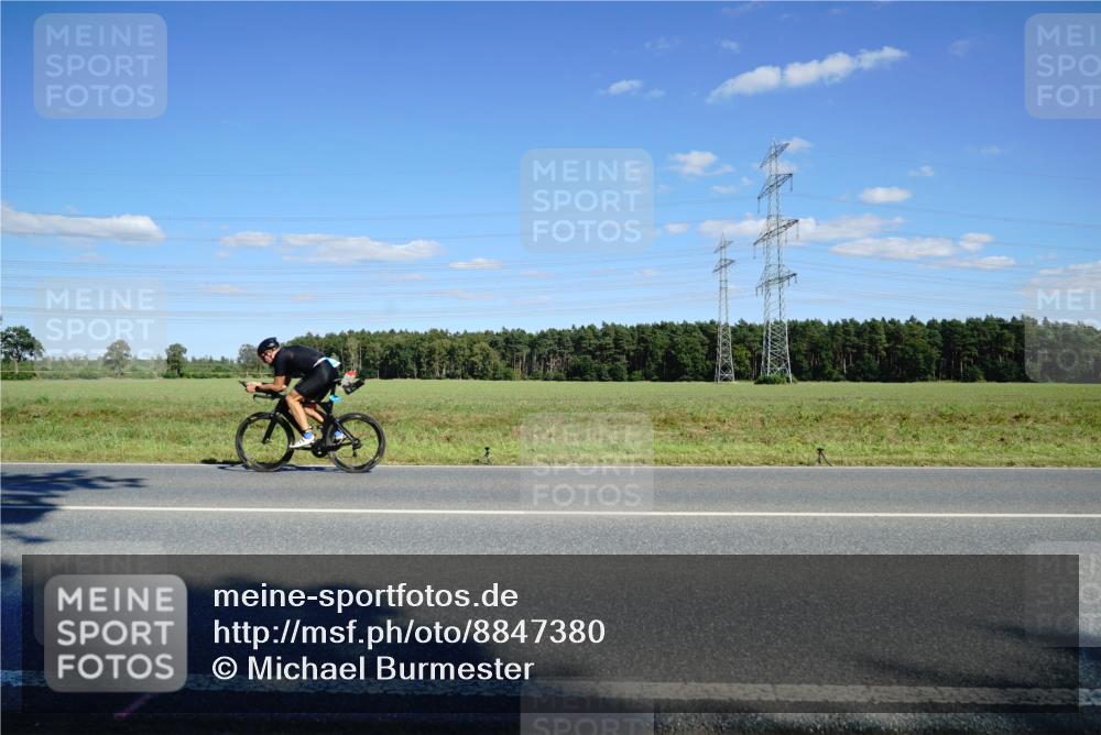 07.09.2025 - 19. Norderstedt Triathlon Michael Burmester http://msf.ph/oto/8847380 07.09.2025 15:24:27 Radfahren 390, 1446 meine-sportfotos.de