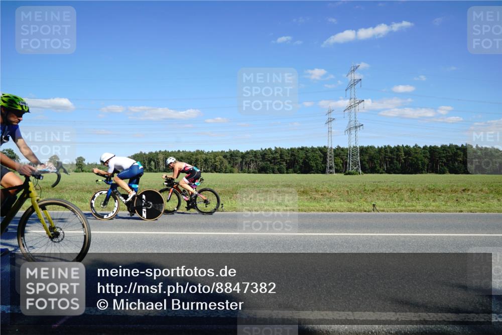 07.09.2025 - 19. Norderstedt Triathlon Michael Burmester http://msf.ph/oto/8847382 07.09.2025 15:24:29 Radfahren 1446 meine-sportfotos.de