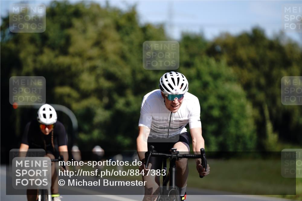 07.09.2025 - 19. Norderstedt Triathlon Michael Burmester http://msf.ph/oto/8847383 07.09.2025 11:27:26 Radfahren 300, 1313 meine-sportfotos.de