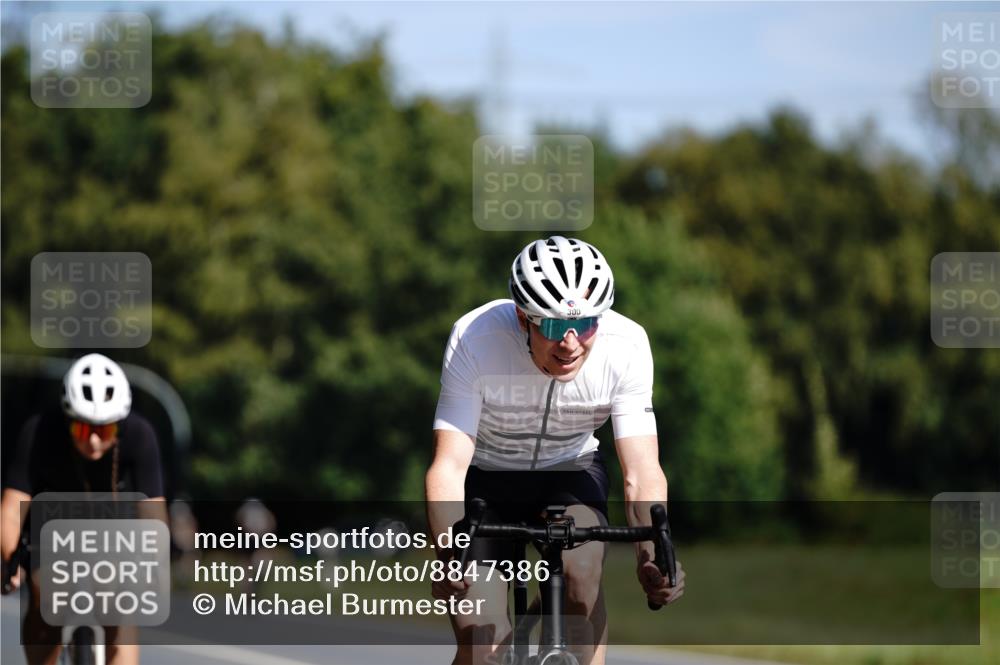 07.09.2025 - 19. Norderstedt Triathlon Michael Burmester http://msf.ph/oto/8847386 07.09.2025 11:27:26 Radfahren 300, 1313 meine-sportfotos.de