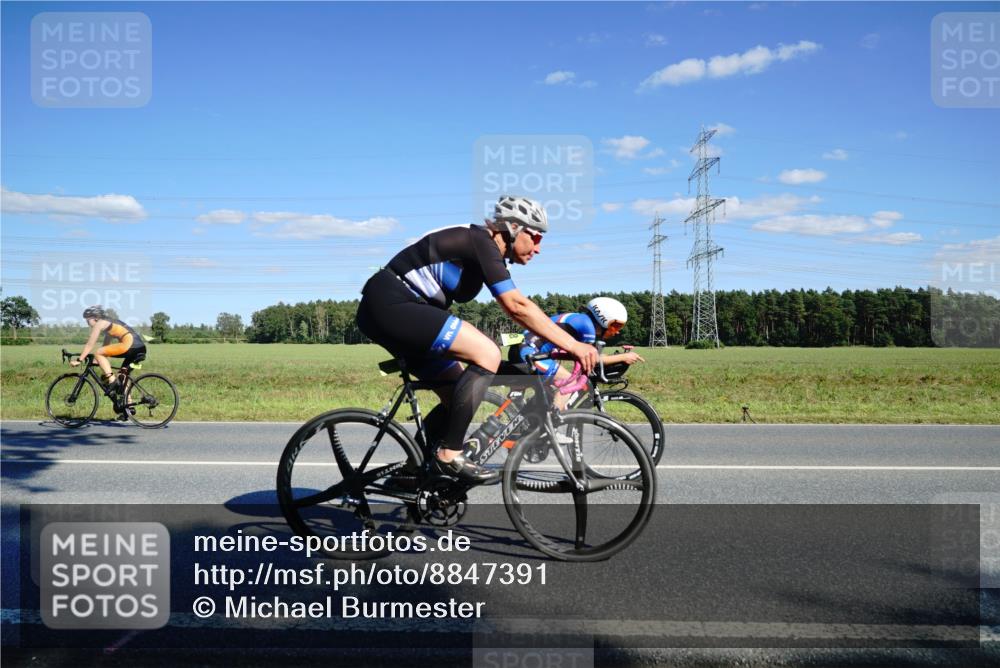 07.09.2025 - 19. Norderstedt Triathlon Michael Burmester http://msf.ph/oto/8847391 07.09.2025 15:24:34 Radfahren 478, 1453, 1472, 1509 meine-sportfotos.de
