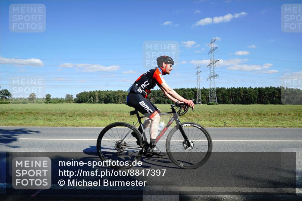 07.09.2025 - 19. Norderstedt Triathlon Michael Burmester http://msf.ph/oto/8847397 07.09.2025 15:24:37 Radfahren 478, 934, 1453, 1509 meine-sportfotos.de