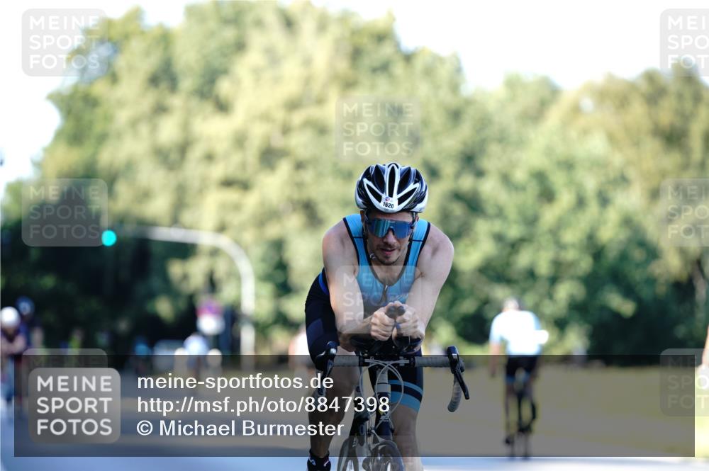 07.09.2025 - 19. Norderstedt Triathlon Michael Burmester http://msf.ph/oto/8847398 07.09.2025 16:15:31 Radfahren 1620 meine-sportfotos.de