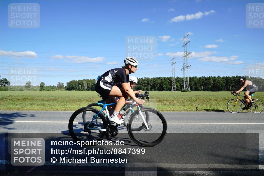 07.09.2025 - 19. Norderstedt Triathlon Michael Burmester http://msf.ph/oto/8847399 07.09.2025 15:24:41 Radfahren 887, 934, 1414 meine-sportfotos.de