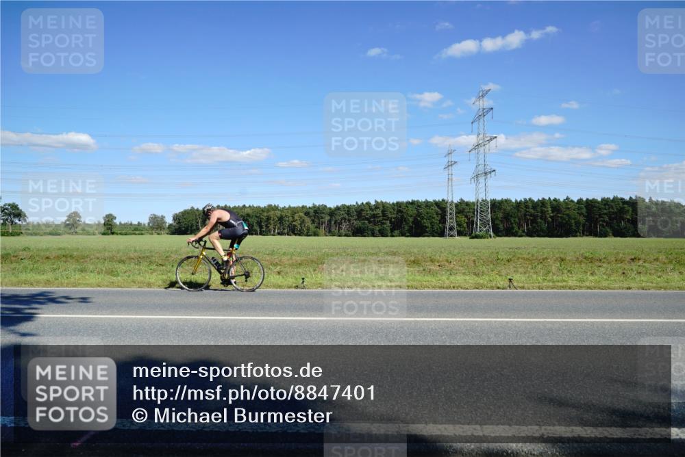 07.09.2025 - 19. Norderstedt Triathlon Michael Burmester http://msf.ph/oto/8847401 07.09.2025 15:24:42 Radfahren 887, 1414, 1539 meine-sportfotos.de
