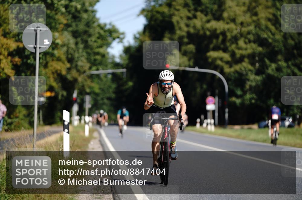 07.09.2025 - 19. Norderstedt Triathlon Michael Burmester http://msf.ph/oto/8847404 07.09.2025 11:27:33 Radfahren 154, 196 meine-sportfotos.de