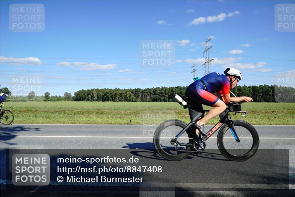 07.09.2025 - 19. Norderstedt Triathlon Michael Burmester http://msf.ph/oto/8847408 07.09.2025 15:24:44 Radfahren 887, 939, 1414, 1539 meine-sportfotos.de