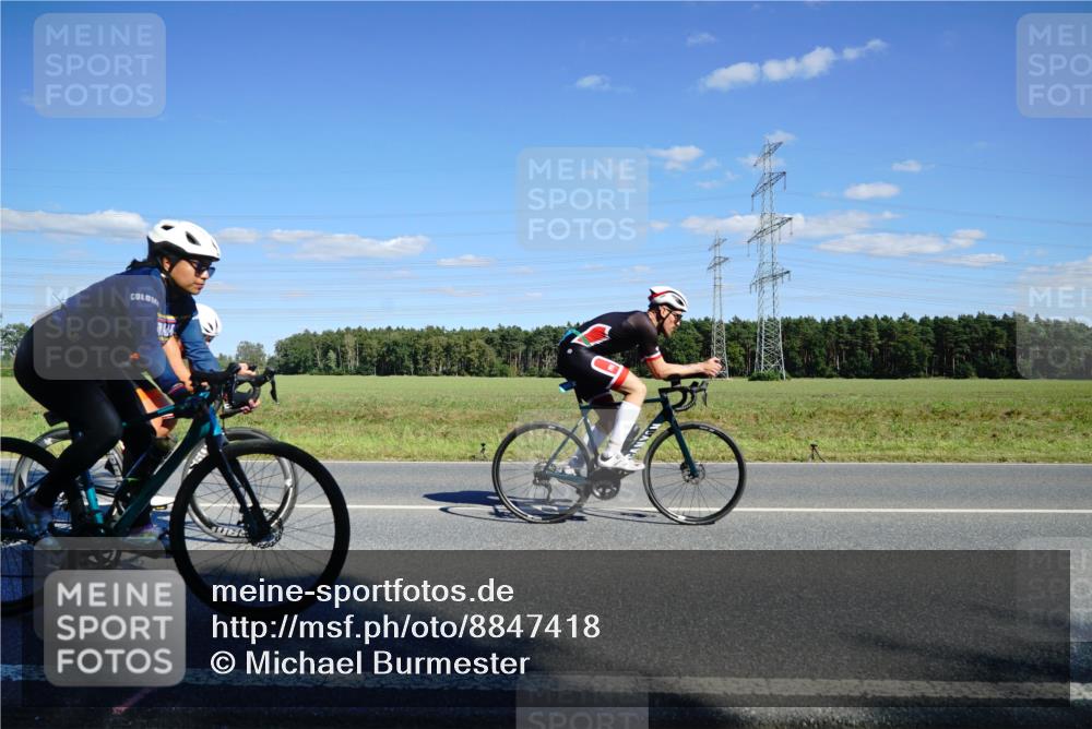 07.09.2025 - 19. Norderstedt Triathlon Michael Burmester http://msf.ph/oto/8847418 07.09.2025 15:24:48 Radfahren 408, 414, 460, 939, 940, 954, 1539 meine-sportfotos.de
