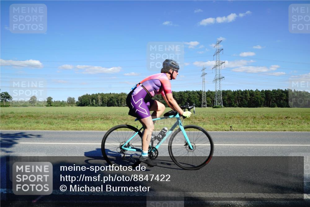 07.09.2025 - 19. Norderstedt Triathlon Michael Burmester http://msf.ph/oto/8847422 07.09.2025 15:24:50 Radfahren 408, 414, 460, 939, 940, 954 meine-sportfotos.de