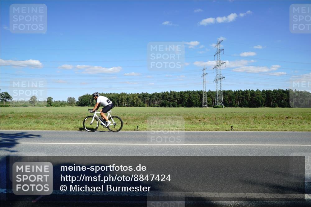 07.09.2025 - 19. Norderstedt Triathlon Michael Burmester http://msf.ph/oto/8847424 07.09.2025 15:24:53 Radfahren 408, 940, 954 meine-sportfotos.de