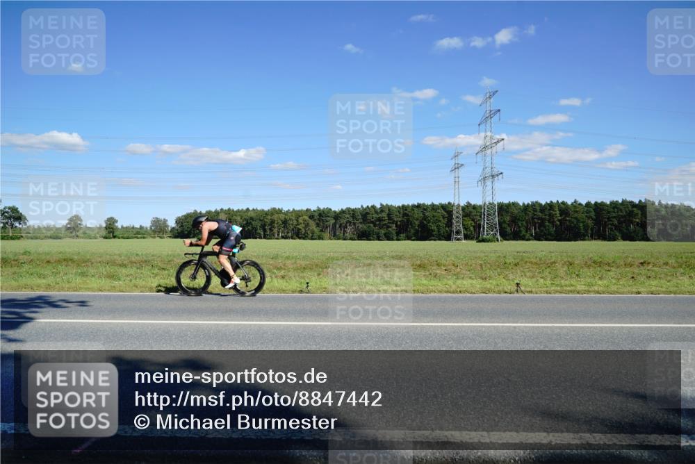 07.09.2025 - 19. Norderstedt Triathlon Michael Burmester http://msf.ph/oto/8847442 07.09.2025 15:25:21 Radfahren 894, 905 meine-sportfotos.de