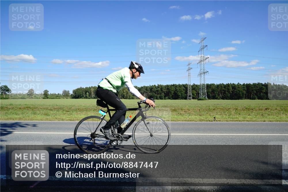 07.09.2025 - 19. Norderstedt Triathlon Michael Burmester http://msf.ph/oto/8847447 07.09.2025 15:25:22 Radfahren 905 meine-sportfotos.de