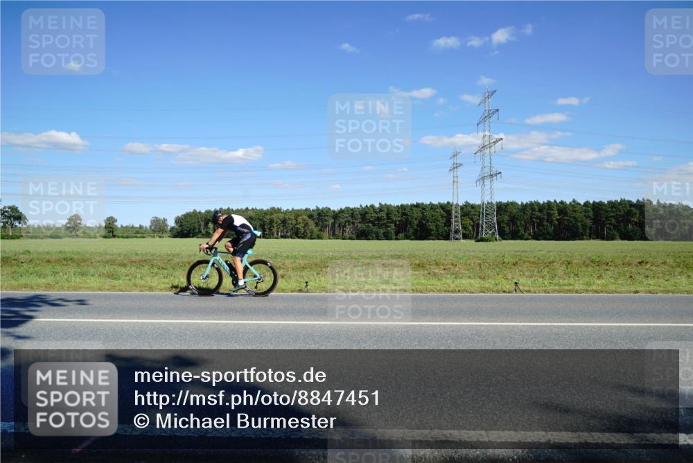 07.09.2025 - 19. Norderstedt Triathlon Michael Burmester http://msf.ph/oto/8847451 07.09.2025 15:25:24 Radfahren 425, 439, 905 meine-sportfotos.de