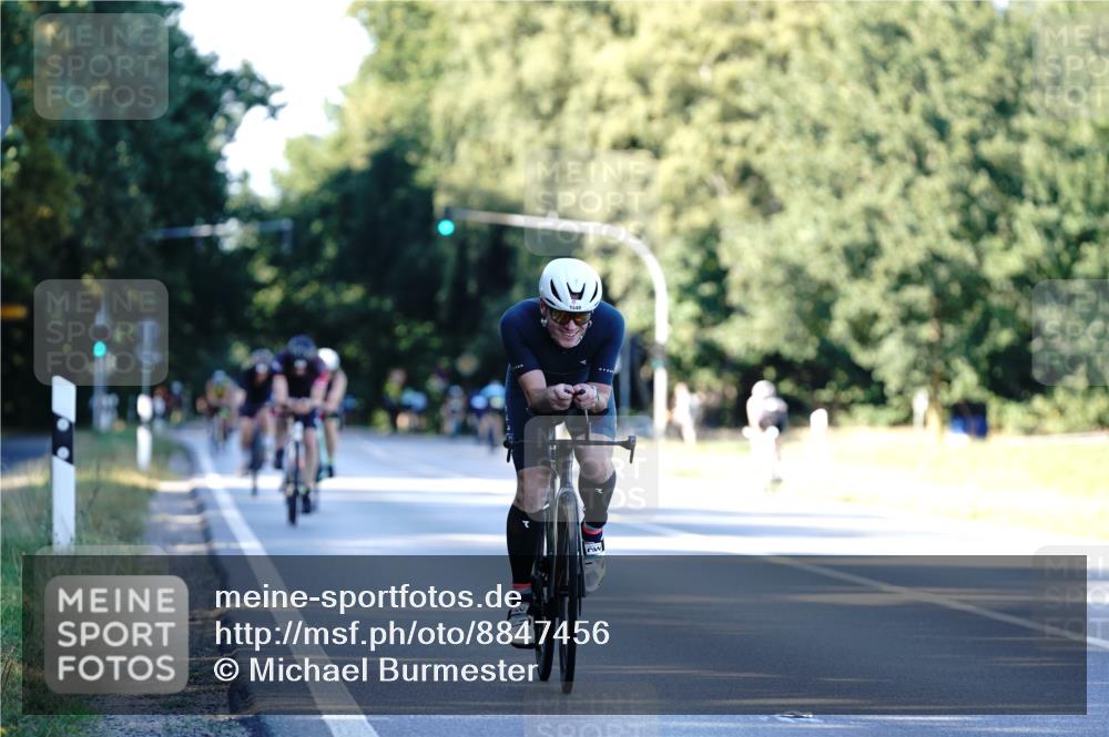 07.09.2025 - 19. Norderstedt Triathlon Michael Burmester http://msf.ph/oto/8847456 07.09.2025 16:15:48 Radfahren 1549 meine-sportfotos.de