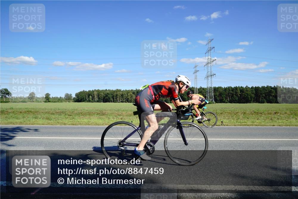 07.09.2025 - 19. Norderstedt Triathlon Michael Burmester http://msf.ph/oto/8847459 07.09.2025 15:25:27 Radfahren 425, 439 meine-sportfotos.de