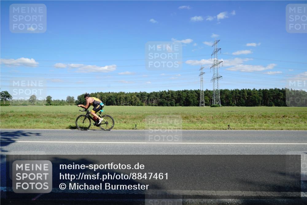 07.09.2025 - 19. Norderstedt Triathlon Michael Burmester http://msf.ph/oto/8847461 07.09.2025 15:25:27 Radfahren 425, 439 meine-sportfotos.de