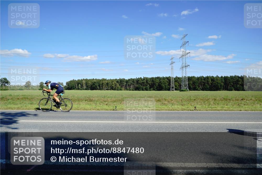 07.09.2025 - 19. Norderstedt Triathlon Michael Burmester http://msf.ph/oto/8847480 07.09.2025 15:25:46 Radfahren 461, 1407 meine-sportfotos.de