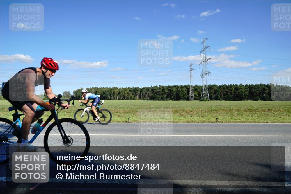 07.09.2025 - 19. Norderstedt Triathlon Michael Burmester http://msf.ph/oto/8847484 07.09.2025 15:25:49 Radfahren 461, 893, 1407 meine-sportfotos.de