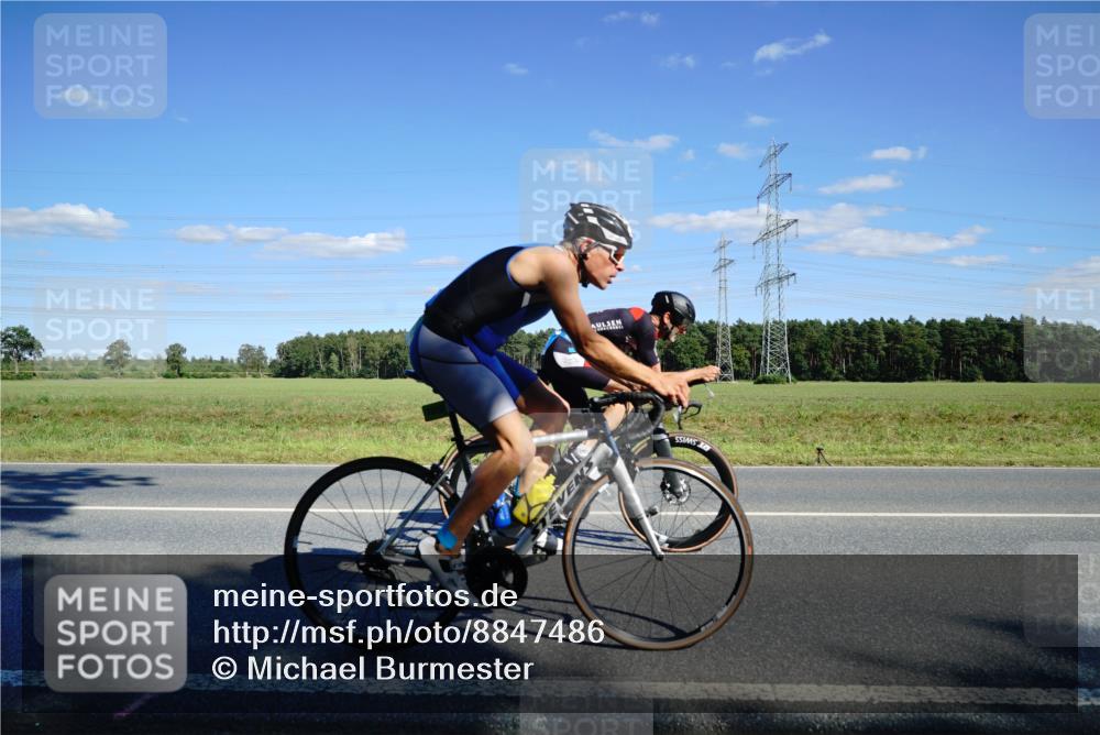 07.09.2025 - 19. Norderstedt Triathlon Michael Burmester http://msf.ph/oto/8847486 07.09.2025 15:25:52 Radfahren 406, 443, 893, 910, 1407, 1510, 1514 meine-sportfotos.de